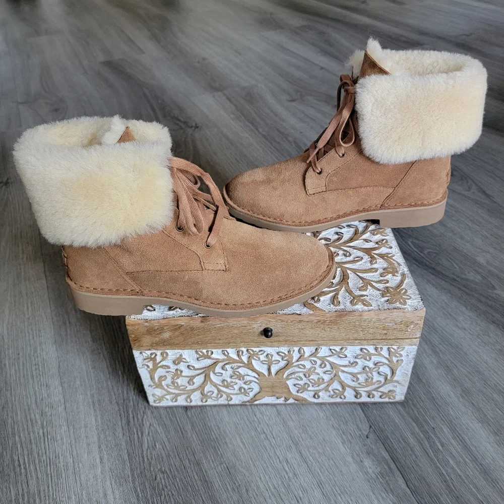 UGG Weylyn Suede Boot - Picture 3 of 8